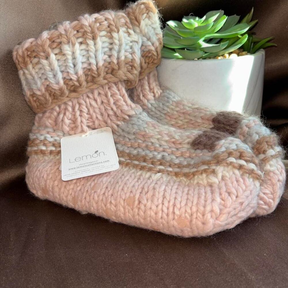 Anthropologie lemon size 5-7 pink chunky knit slippers with gripper bottoms